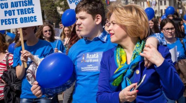 mars pe traseul piata universitatii parcul unirii de ziua mondiala de constientizare a autismului