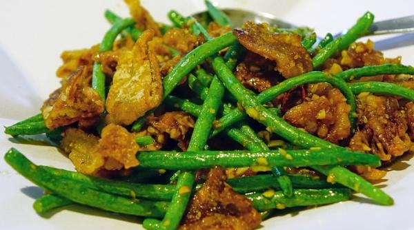 reteta zilei fasole verde cu pui