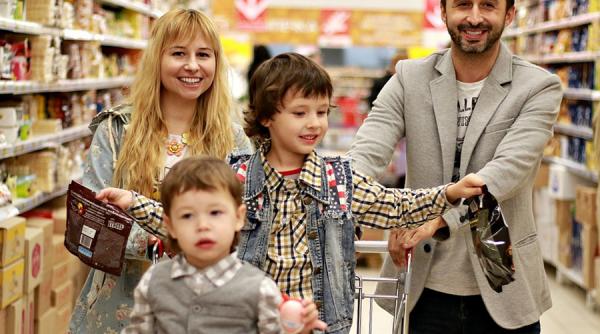 programul hipermarketurilor in perioada pastelui 2018