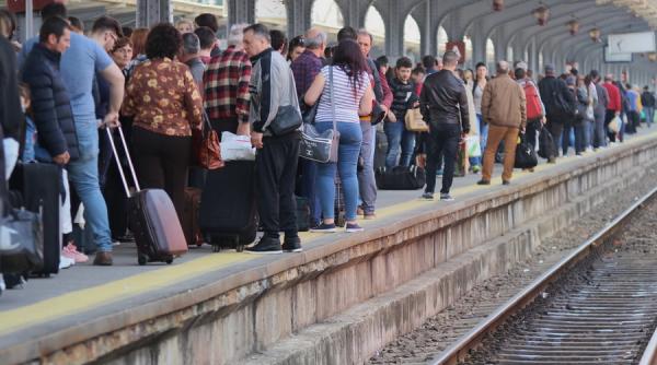 galerie foto gara de nord luata cu asalt de studenti si turisti