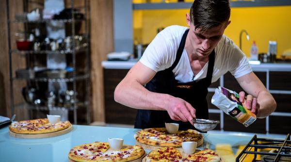 concurentii se intrec in retete dulci in prima jurizare pe nevazute la chefi la cutite