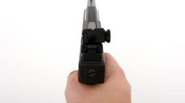 ipj mures o femeie retinuta dupa ce ar fi tras cu un pistol cu bile in fata unui club din sighisoara