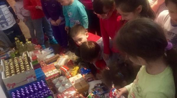 de pasti 195 de copii din campania schimba o viata a fundatiei mereu aproape au primit bucurie la cutie
