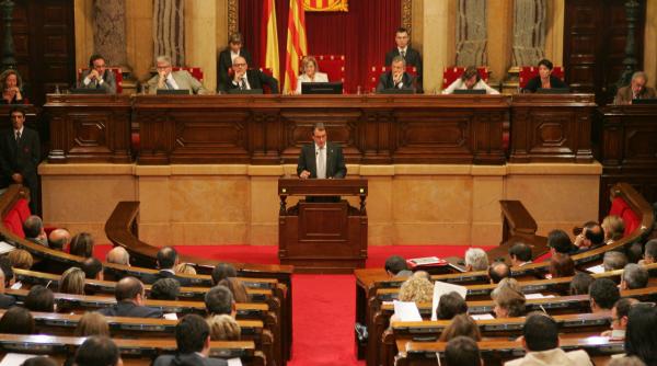 parlamentul catalan cere punerea sub acuzare a unui judecator de la curtea superma a spaniei