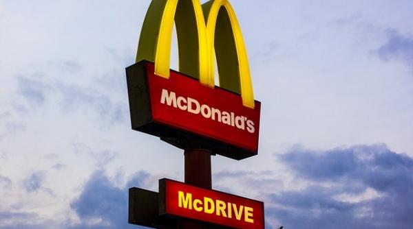 seful mcdonald s a castigat de 3 101 de ori mai mult decat un angajat mediu