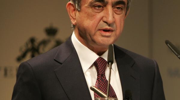 armenia zeci de persoane ranite in timpul protestelor impotriva fostului presedinte