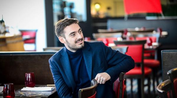 care este originea numelui actorului conrad mericoffer