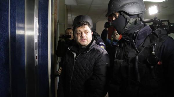 liderul clanului tiganesc viscol spaga in sediul politiei timis