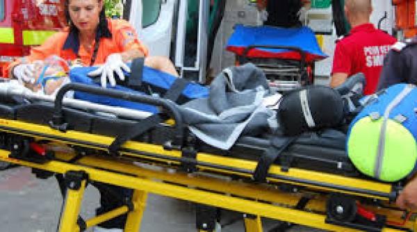 trei elevi au ajuns la spital dupa ce au fost loviti cu masina de o adolescenta care are carnet de o saptamana