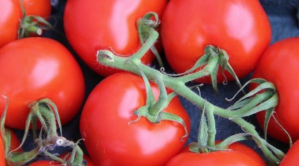 cum sunt vopsite rosiile care ajung in supermarket