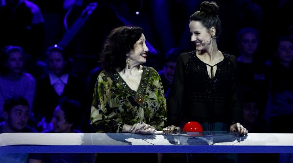 o bunica si nepoata ei vin la guess my age ghiceste varsta sa castige bani pentru o croaziera si un apartament