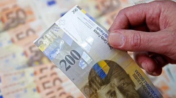 francul elvetian a scazut sub pragul aparat odata de banca nationala