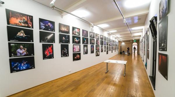 expozitie si concert pentru o supravietuitoare a incendiului din colectiv la brasov