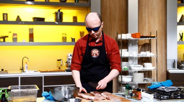 doi nevazatori pasionati de gatit in sezonul de poveste chefi la cutite