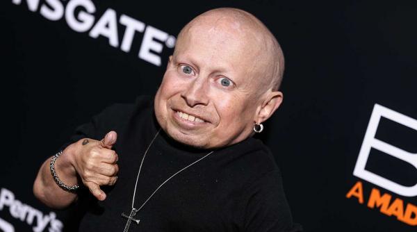 doliu in lumea filmului actorul verne troyer cunoscut pentru rolul din harry potter a murit la 49 de ani