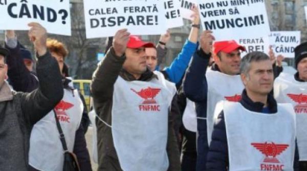 peste 2 000 de sindicalisti din sectorul feroviar au inceput protestul in fata ministerului transporturilor