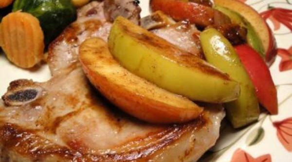 reteta zilei cotlet de porc cu mere