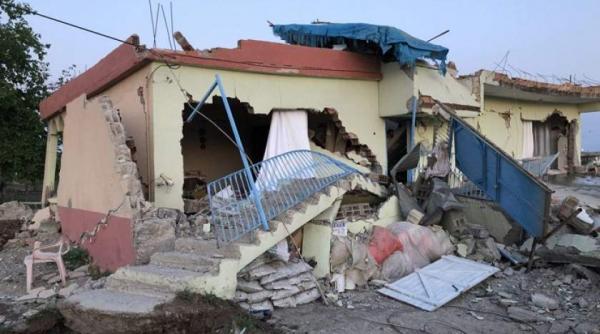 cutremur cu magnitudinea 5 2 in sud estul turciei soldat cu ranirea a 13 persoane si numeroase cladiri avariate