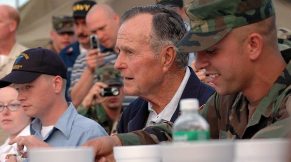 fostul presedinte american george bush a fost spitalizat