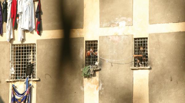 puscariasi inchisi in case