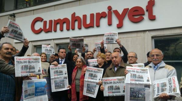 mai multi jurnalisti anti erdogan au fost acuzati de terorism