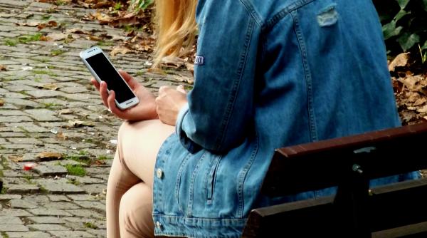 whatsapp interzice in romania accesul tinerilor sub 16 ani