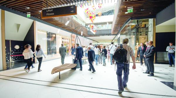 ce program au institutiile si magazinele de 1 mai