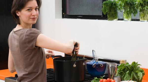 cinci obiceiuri de care trebuie sa scapi in bucatarie