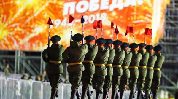foto moscova repetitie nocturna pentru parada de 9 mai