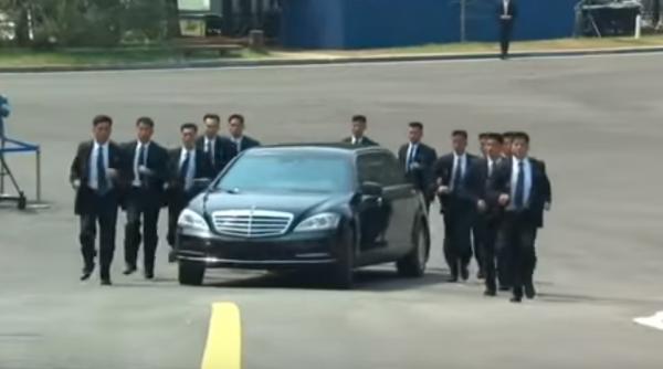 video modul bizar in care este asigurata paza lui kim jong un