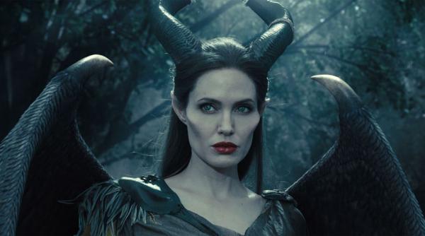 michelle pfeiffer ar putea sa i se alature angelinei jolie in distributia pentru maleficent 2