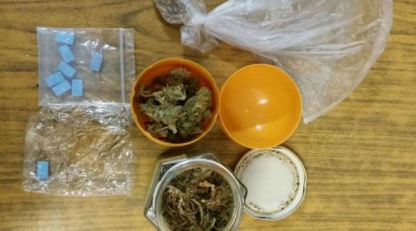 doi consumatori de droguri retinuti de jandarmi in mamaia