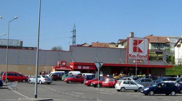 pompierii au intervenit in cazul unui bebelus ramas blocat intr un autoturism