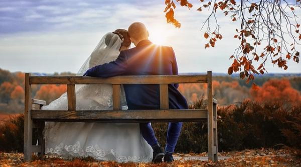 de ce in biserica mireasa sta in stanga mirelui