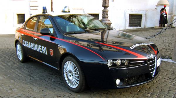 o romanca din italia a fost atacata de un hot a fost nevoie de interventia carabinierilor ca sa il scape din mainile femeii