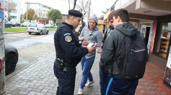 mai multi tineri au fost surprinsi de jandarmi cu jointuri asupra lor in mamaia si vama veche