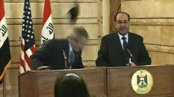 jurnalistul care si a aruncat pantofii in george w bush candideaza la parlamentare in irak