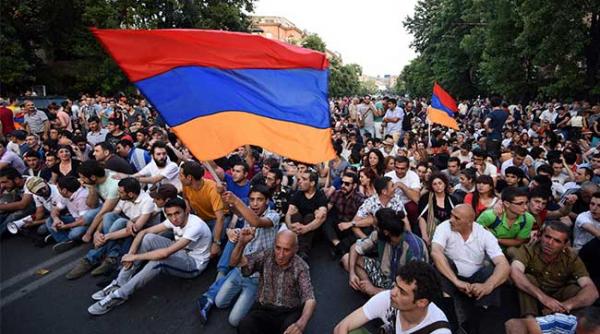 revolutie la erevan alerta de grad zero la moscova