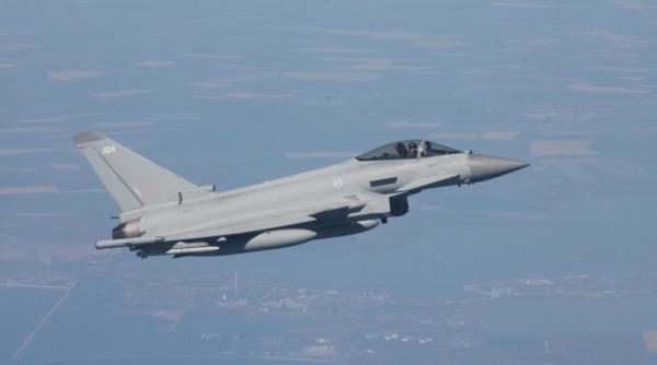 avioanele britanice typhoon de la baza kogalniceanu au interceptat un avion militar rusesc deasupra marii negre