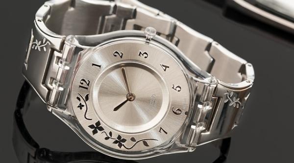 adolescentii colacul de salvare al producatorilor elvetieni de ceasuri