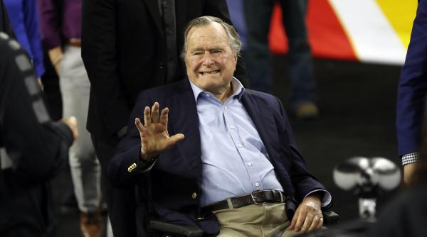fostul presedinte george h w bush a iesit din spital