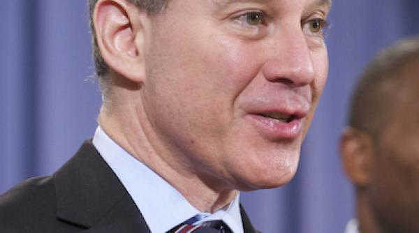 acuzat de violente procurorul statului new york a demisionat