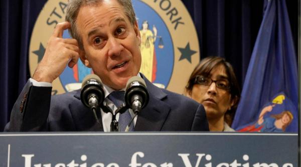 lup in blana de oaie procurorul new york ului obligat sa plece