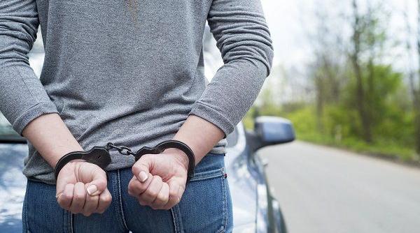 o contabila si sotul ei retinuti dupa ce au delapidat peste 500 000 de lei din bugetul unei scoli