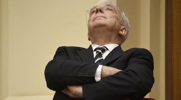 isarescu joaca alba neagra cu sefia bnr