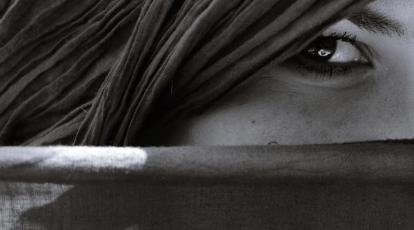 adolescenta condamnata la moarte pentru ca si a injunghiat sotul care o viola