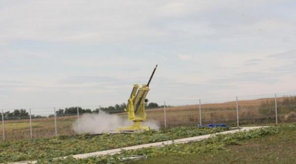 o racheta antigrindina a cazut pe terenul unei familii din frumusica