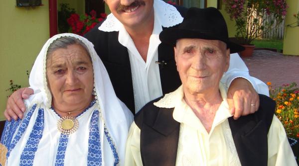 un cunoscut cantaret de muzica populara despre mama sa inainte sa se duca mi a zis ca ii pare rau de un singur lucru