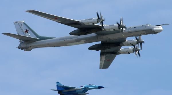 avioane de lupta americane au interceptat bombardiere rusesti in spatiul aerian international din largul coastelor alaskai