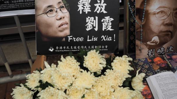 diplomati occidentali impiedicati sa intre in locuinta vaduvei fostului disident chinez liu xiaobo